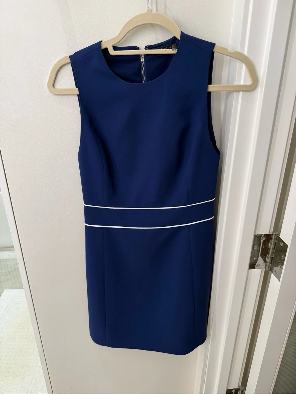 Alice and Olivia Cooley Shift dress